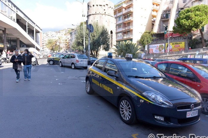 Genova: Alberto Muraglia e Maurizio Di Fazio vincono un nuovo round contro il Comune che dovrà pagare la rivalutazione degli stipendi Genova: Alberto Muraglia e Maurizio Di Fazio vincono un nuovo round contro il Comune che dovrà pagare la rivalutazione degli stipendi