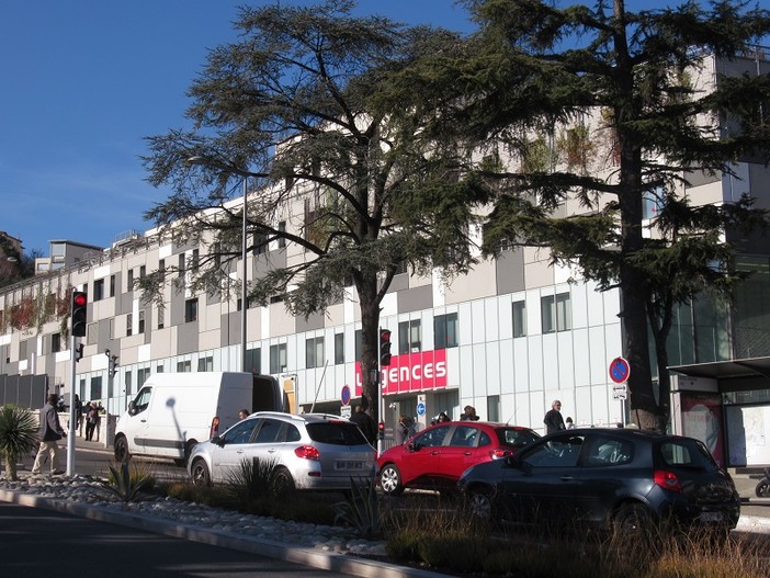 Coronavirus nella vicina Francia: a Nizza stabile il numero degli infettati, niente gel per i bambini ma le scuole restano aperte per proteggere gli anziani