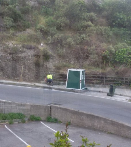 Ventimiglia: encomio ad operatore ecologico ligio al proprio dovere nella zona di via Eugenio Montale