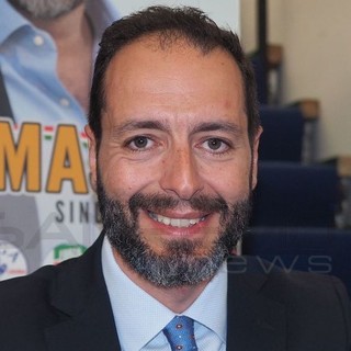 Olmo Romeo, durante la presentazione della sua candidatura al point della Lega di Sanremo