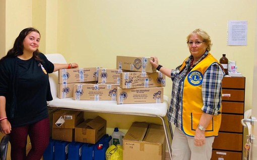 Il Lions Club Ventimiglia dona 400 paia di occhiali alla Caritas Intemelia Il Lions Club Ventimiglia dona 400 paia di occhiali alla Caritas Intemelia