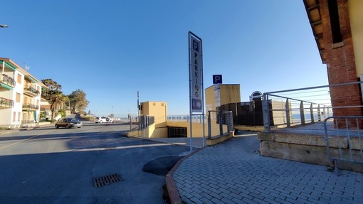 Ospedaletti, nuove tariffe per il parcheggio coperto di via Cavalieri di Malta: 15 euro al giorno per le auto, 5 per le moto Ospedaletti, nuove tariffe per il parcheggio coperto di via Cavalieri di Malta: 15 euro al giorno per le auto, 5 per le moto