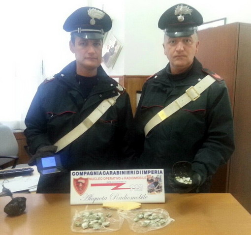 Imperia: operazione antidroga dei Carabinieri del Radiomobile, denunciato un 18enne egiziano che vendeva in casa