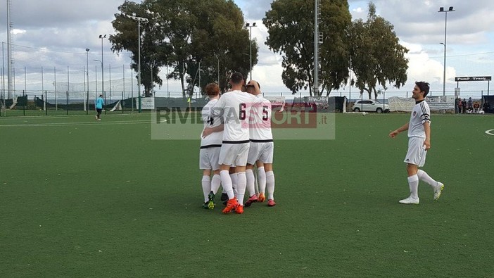 Calcio, Promozione. Ospedaletti, dopo lo stop con la Loanesi l'obiettivo è il rilancio immediato. Roberto Fici: "Ripartiremo dal nostro gruppo. Il Vallescrivia? Ottima squadra"