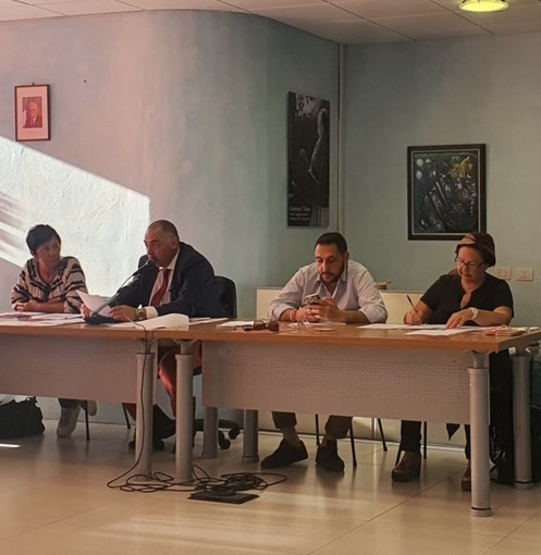 Vallecrosia: respinto l'ordine del giorno sulla sbarra di accesso al mare, l'opposizione punta il dito contro la maggioranza Vallecrosia: respinto l'ordine del giorno sulla sbarra di accesso al mare, l'opposizione punta il dito contro la maggioranza
