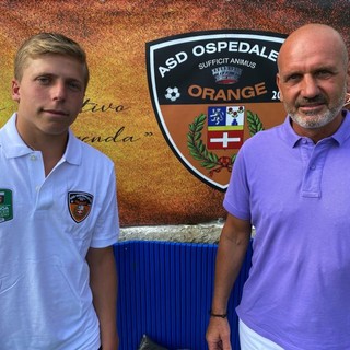 Pietro Negro, centrocampista classe 2003, con il tecnico dell'Ospedaletti Andrea Caverzan Pietro Negro, centrocampista classe 2003, con il tecnico dell'Ospedaletti Andrea Caverzan
