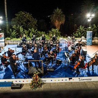 Sanremo: 'sold out' e grande successo anche ieri sera per il concerto della Sinfonica a Villa Ormond (Foto)