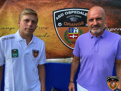 Pietro Negro, centrocampista classe 2003, con il tecnico dell'Ospedaletti Andrea Caverzan Pietro Negro, centrocampista classe 2003, con il tecnico dell'Ospedaletti Andrea Caverzan