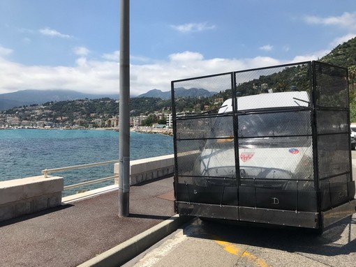 Ventimiglia: in attesa dell'operazione di 'Border Crossing', gli agenti francesi hanno blindato il confine (Foto e Video) Ventimiglia: in attesa dell'operazione di 'Border Crossing', gli agenti francesi hanno blindato il confine (Foto e Video)