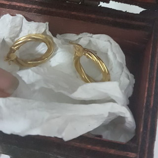 Camporosso: le rubano i gioielli in casa e lancia l'appello per ritrovare almeno gli orecchini della bisnonna