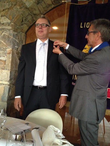 Imperia: Oscar Aicardi è il nuovo presidente del Lions Club Host, passato il testimone da Marco Predonzani Imperia: Oscar Aicardi è il nuovo presidente del Lions Club Host, passato il testimone da Marco Predonzani