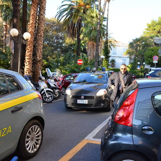 Caso dei 'furbetti del cartellino' a Sanremo: i Senatori dell'Idv chiedono il licenziamento dei dirigenti Caso dei 'furbetti del cartellino' a Sanremo: i Senatori dell'Idv chiedono il licenziamento dei dirigenti
