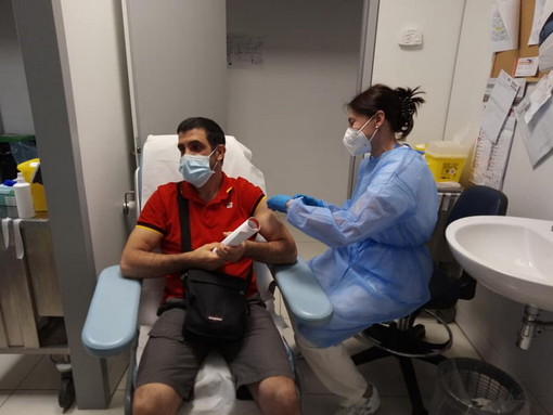 Vaccinazione di forze dell'ordine e personale scolastico (terza dose): ecco date e orari per le prossime domeniche Vaccinazione di forze dell'ordine e personale scolastico (terza dose): ecco date e orari per le prossime domeniche