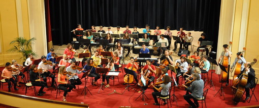 Tre allieve della 'Scuola di Musica Città di Sanremo' superano l'esame di teoria musicale Abrsm