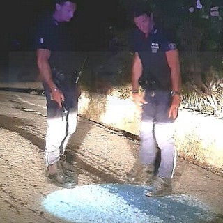 Sanremo: rompe la coppa dell'olio ma si allontana senza segnalarlo, scooter scivola e finisce a terra (Foto)