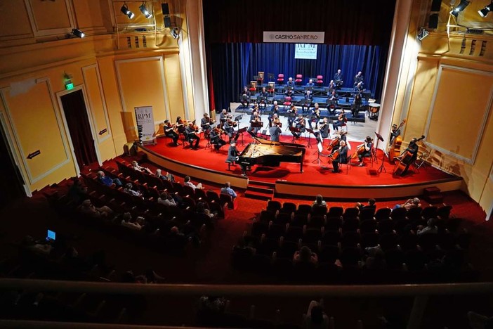 “Sogni di inverno” con l’Orchestra Sinfonica di Sanremo al Teatro dell’Opera del Casinò di Sanremo “Sogni di inverno” con l’Orchestra Sinfonica di Sanremo al Teatro dell’Opera del Casinò di Sanremo