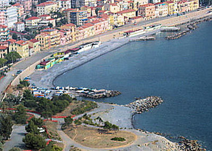 Ospedaletti fa festa con le “ sue“ angurie. Il maggiore coltivatore locale, Marco Astrego: "Per me è solo un hobby” Ospedaletti fa festa con le “ sue“ angurie. Il maggiore coltivatore locale, Marco Astrego: "Per me è solo un hobby”