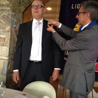 Imperia: Oscar Aicardi è il nuovo presidente del Lions Club Host, passato il testimone da Marco Predonzani Imperia: Oscar Aicardi è il nuovo presidente del Lions Club Host, passato il testimone da Marco Predonzani