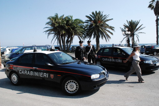 Sanremo: nuova operazione antidroga dei CC, fermati 5 marocchini in Pian di Nave Sanremo: nuova operazione antidroga dei CC, fermati 5 marocchini in Pian di Nave