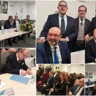 Firmato il passaggio alla gestione privata del nosocomio di Bordighera, Toti: "Importante successo per tutto il sistema sanitario ligure" (Foto e video)