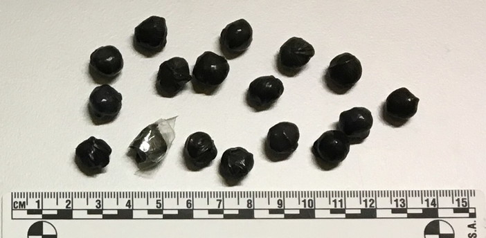 Ventimiglia: pendolari della droga con gli ovuli pieni di eroina nello stomaco, 2 arresti dei Carabinieri della città di confine Ventimiglia: pendolari della droga con gli ovuli pieni di eroina nello stomaco, 2 arresti dei Carabinieri della città di confine