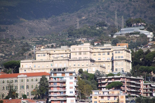 "Grazie a chi cura con il cuore": una lettrice ringrazia il personale dell’Ospedale di Sanremo "Grazie a chi cura con il cuore": una lettrice ringrazia il personale dell’Ospedale di Sanremo