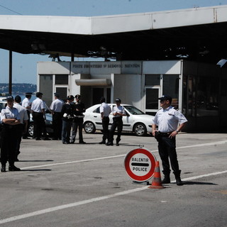 Blitz franco-italiano: 22 mila persone controllate, 128 arresti e quasi 1300 uomini impegnati. Ecco i numeri dell’operazione ‘Gazalp’ al confine con Ventimiglia