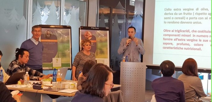 A Imperia un corso di cinque giorni per assaggiatori d’olio con Knoil e Masters of Olive Oil Academy A Imperia un corso di cinque giorni per assaggiatori d’olio con Knoil e Masters of Olive Oil Academy