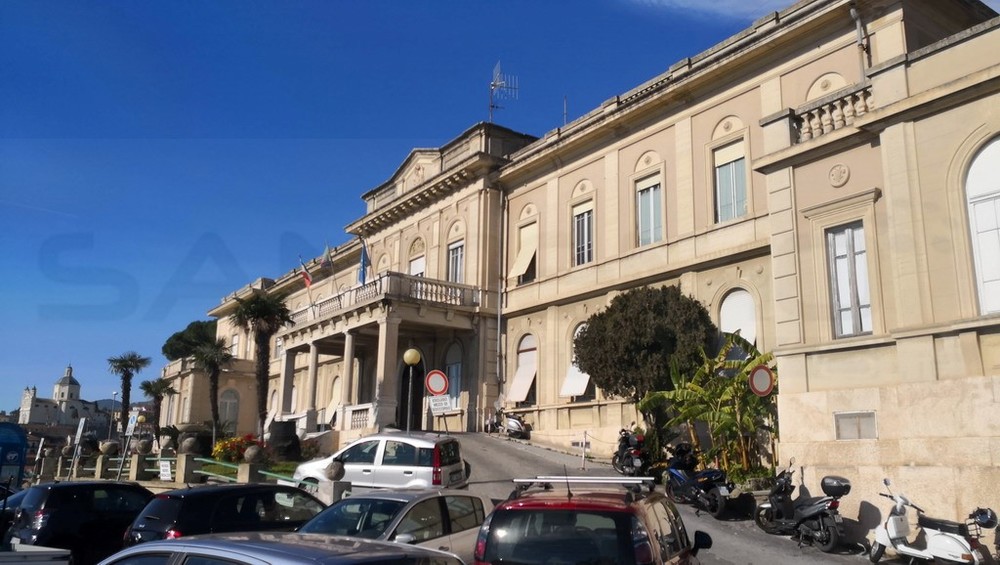 Sanremo, sei ore per un'ambulanza, la UIL denuncia "Carenza di mezzi e attese fino a sei ore per i trasporti sanitari" Sanremo, sei ore per un'ambulanza, la UIL denuncia "Carenza di mezzi e attese fino a sei ore per i trasporti sanitari"