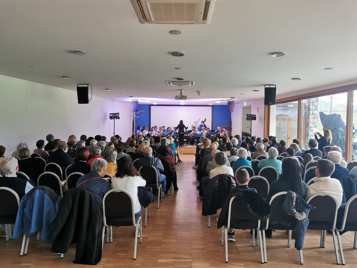 Camporosso in Musica, il concerto dell’Orchestre à Plectres Azuréen infiamma la platea