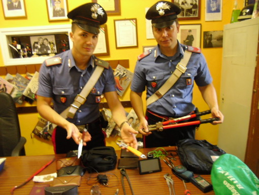Operazione carabinieri contro i ladri pendolari dalla Romania a Ventimiglia: è caccia a due malviventi Operazione carabinieri contro i ladri pendolari dalla Romania a Ventimiglia: è caccia a due malviventi