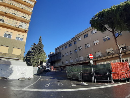 Tragedia a Dolcedo, bimba di 4 mesi muore cadendo dal letto: era ospite in una struttura che assiste i migranti Tragedia a Dolcedo, bimba di 4 mesi muore cadendo dal letto: era ospite in una struttura che assiste i migranti