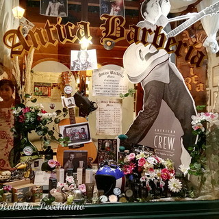 Sanremo: dall'Antica Barberia Maria l'omaggio dedicato a Elvis Presley per il 39°anniversario della sua scomparsa