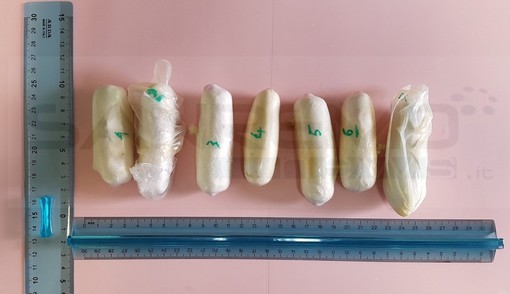 Ventimiglia: trasportava droga nascosta nel corpo, la Guardia di Finanza individua una ‘ovulatrice’ di origine sud americana