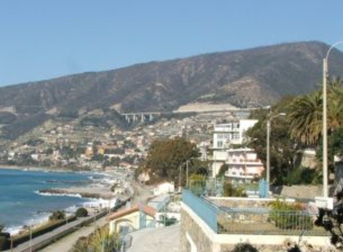 Ospedaletti: bambino lascia la scuola indisturbato, mamme denunciano le mancanze della De Amicis Ospedaletti: bambino lascia la scuola indisturbato, mamme denunciano le mancanze della De Amicis