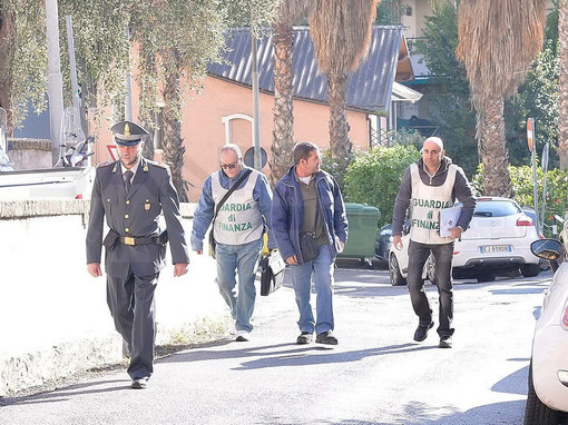Caso dei 'Furbetti del cartellino': la Corte d'Appello reintegra Maurizio Di Fazio e condanna il comune
