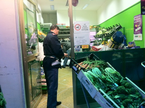 Omicidio in strada San Martino a Sanremo: 21enne ucciso in un negozio con un colpo di pistola Omicidio in strada San Martino a Sanremo: 21enne ucciso in un negozio con un colpo di pistola