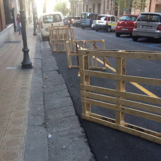 Sanremo: occupazione del carico e scarico con i 'pallet' in via Ruffini, commercianti di corso Garibaldi arrabbiati Sanremo: occupazione del carico e scarico con i 'pallet' in via Ruffini, commercianti di corso Garibaldi arrabbiati