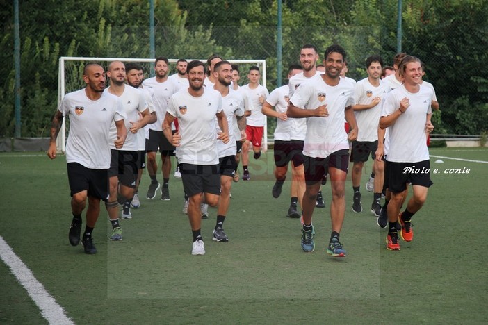 Calcio, Promozione. Scappatura-Miceli-Espinal: l'Ospedaletti resta in vetta