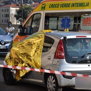 L'auto sulla quale è stata freddata Sharon Micheletti L'auto sulla quale è stata freddata Sharon Micheletti