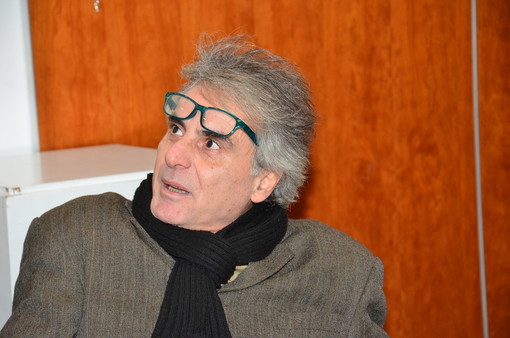 L'associazione 'Mondo fluttuante' organizza un premio internazionale di 'poesia inedita' L'associazione 'Mondo fluttuante' organizza un premio internazionale di 'poesia inedita'