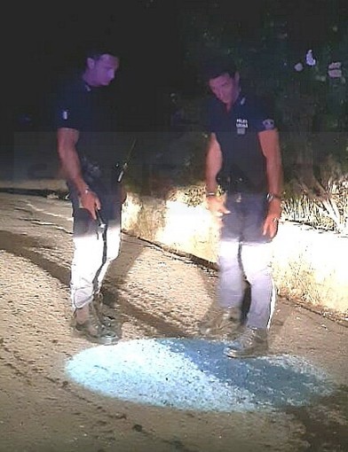 Sanremo: rompe la coppa dell'olio ma si allontana senza segnalarlo, scooter scivola e finisce a terra (Foto)