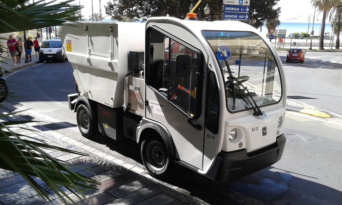 Sanremo, rimossi i rifiuti abbandonati in strada senatore Marsaglia: i ringraziamenti Sanremo, rimossi i rifiuti abbandonati in strada senatore Marsaglia: i ringraziamenti