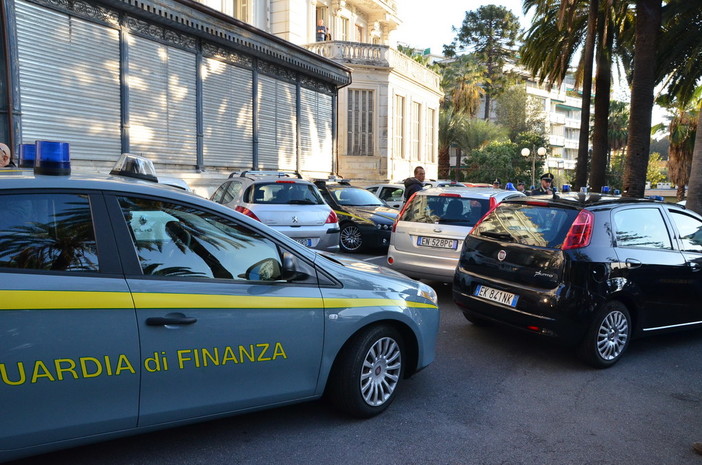 Sanremo: 'furbetti del cartellino', Barbagallo (Uil) "I dipendenti vanno licenziati ma anche i dirigenti!" Sanremo: 'furbetti del cartellino', Barbagallo (Uil) "I dipendenti vanno licenziati ma anche i dirigenti!"