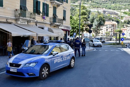 Il blitz delle forze dell'ordine al 'Valentina Cafè'