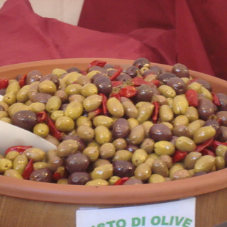 Taggia: i produttori della Valle Argentina al brunch dello stand di Cinecittà al 63° Cannes Film Festival Taggia: i produttori della Valle Argentina al brunch dello stand di Cinecittà al 63° Cannes Film Festival