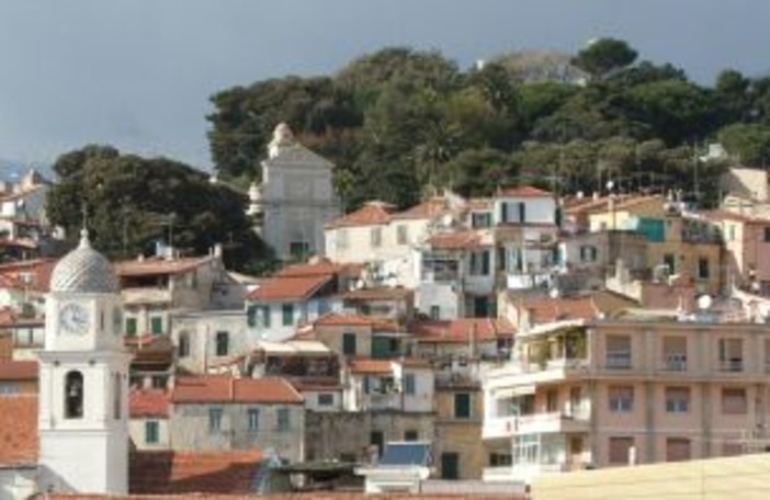 Sanremo: Vigili a caccia delle parabole nella Pigna