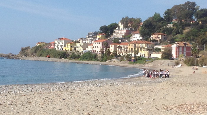 Sanremo: revocato il divieto di balneazione sulle spiagge di Bussana Sanremo: revocato il divieto di balneazione sulle spiagge di Bussana