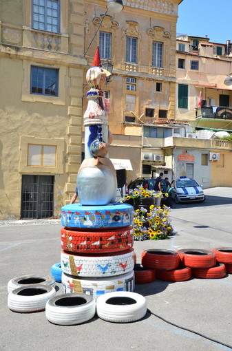 Sanremo: un turista d'Alessandria critica la scultura posizionata in piazza Borea d'Olmo Sanremo: un turista d'Alessandria critica la scultura posizionata in piazza Borea d'Olmo