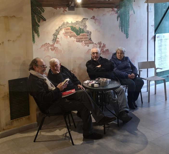 Sanremo: oggi alla 'Piazzetta dei Diritti' la presentazione del libro ‘Prima che le pagine ingialliscano’ (Foto) Sanremo: oggi alla 'Piazzetta dei Diritti' la presentazione del libro ‘Prima che le pagine ingialliscano’ (Foto)